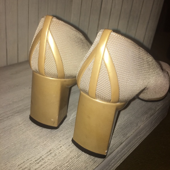 Stuart Weitzman Gold Low Heel Shoes Size 7.5B - Picture 8 of 8